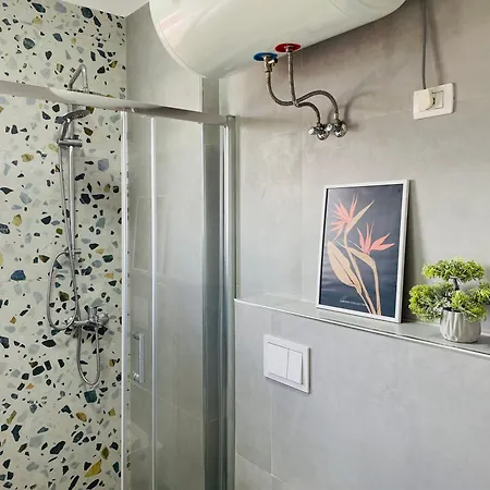 Trails Center Apartment Divjake